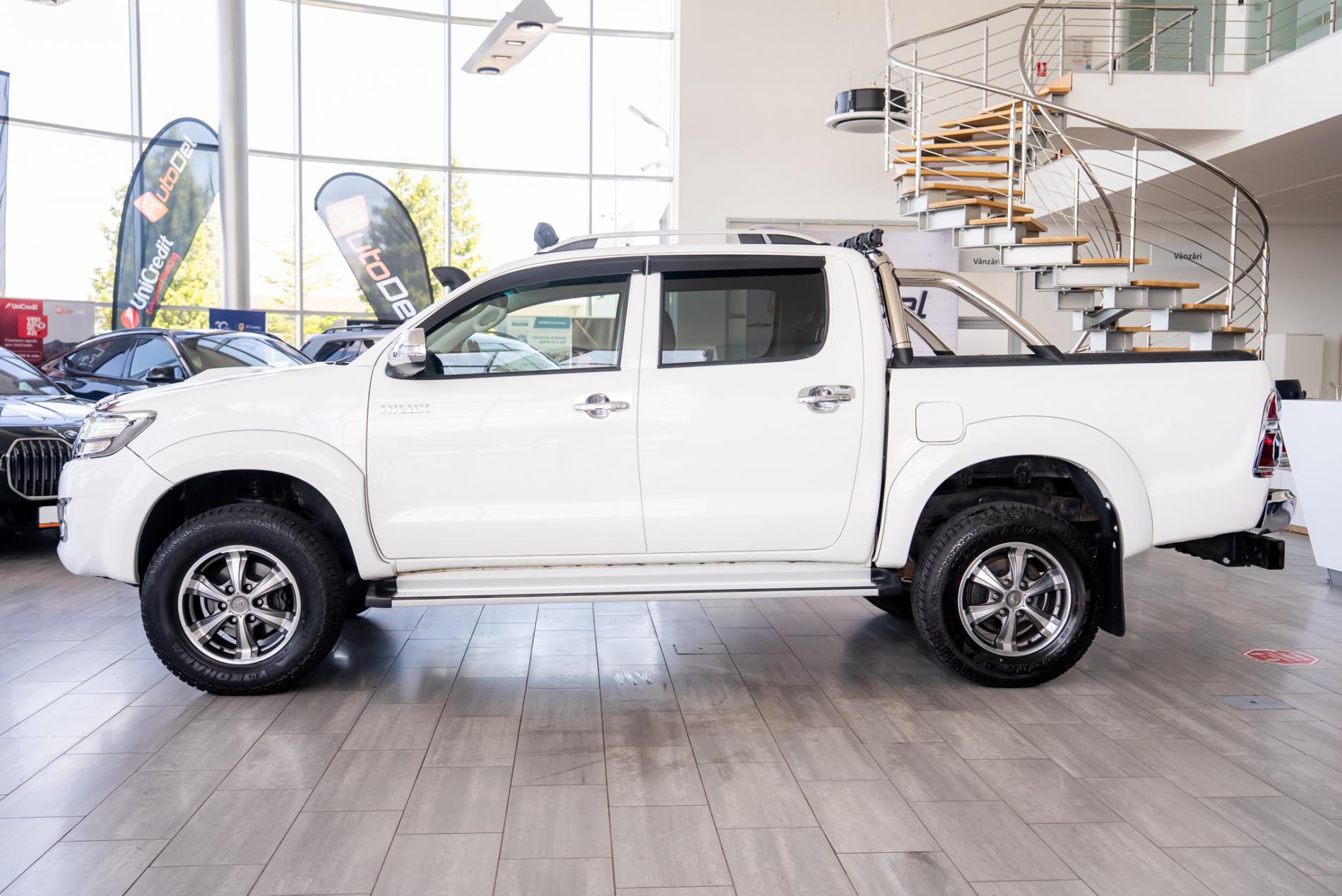 Toyota Hilux 3.0 D-4D DC - Miniatură 4