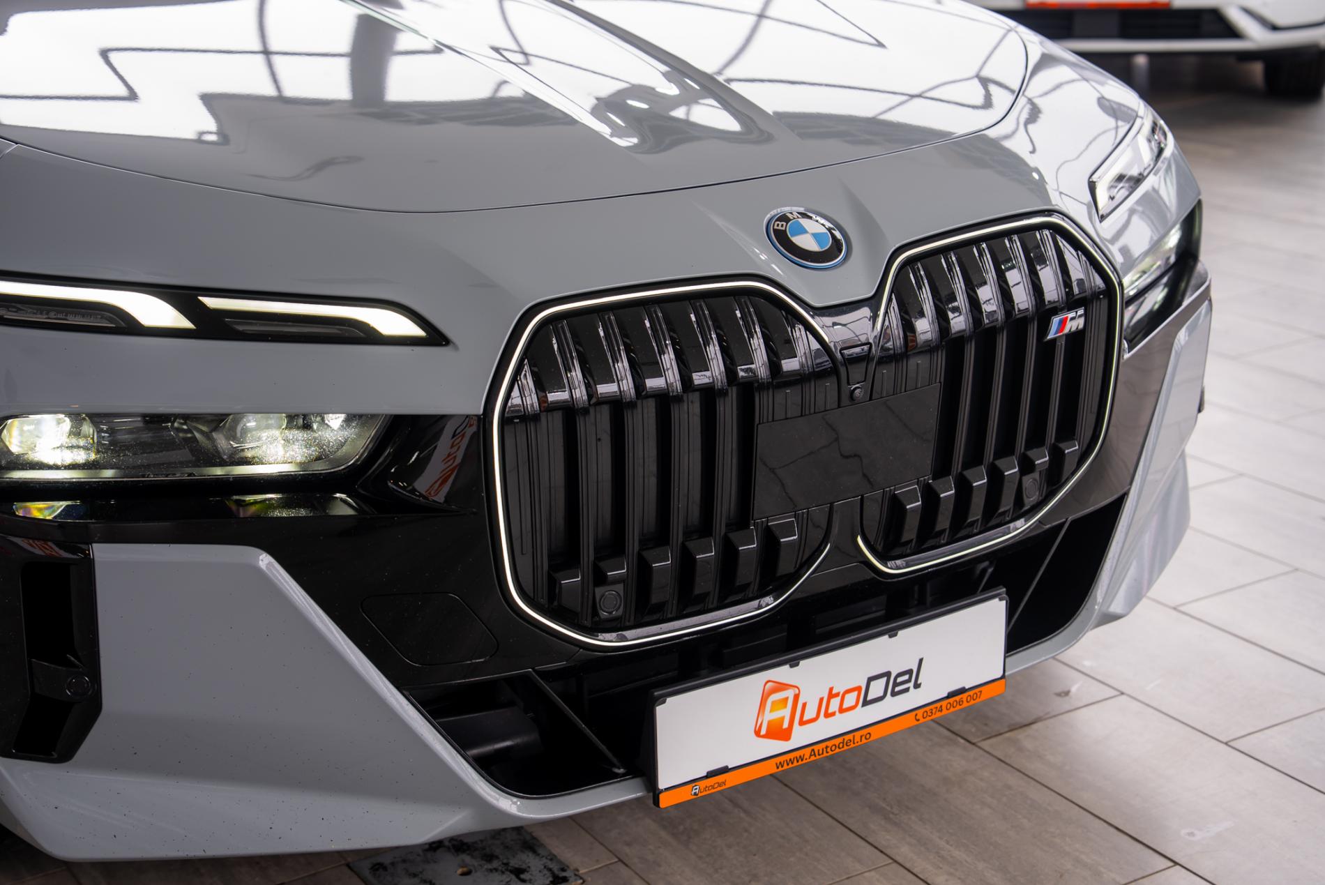 BMW Seria 7 M 760 e xDrive G70 - Imagine 2